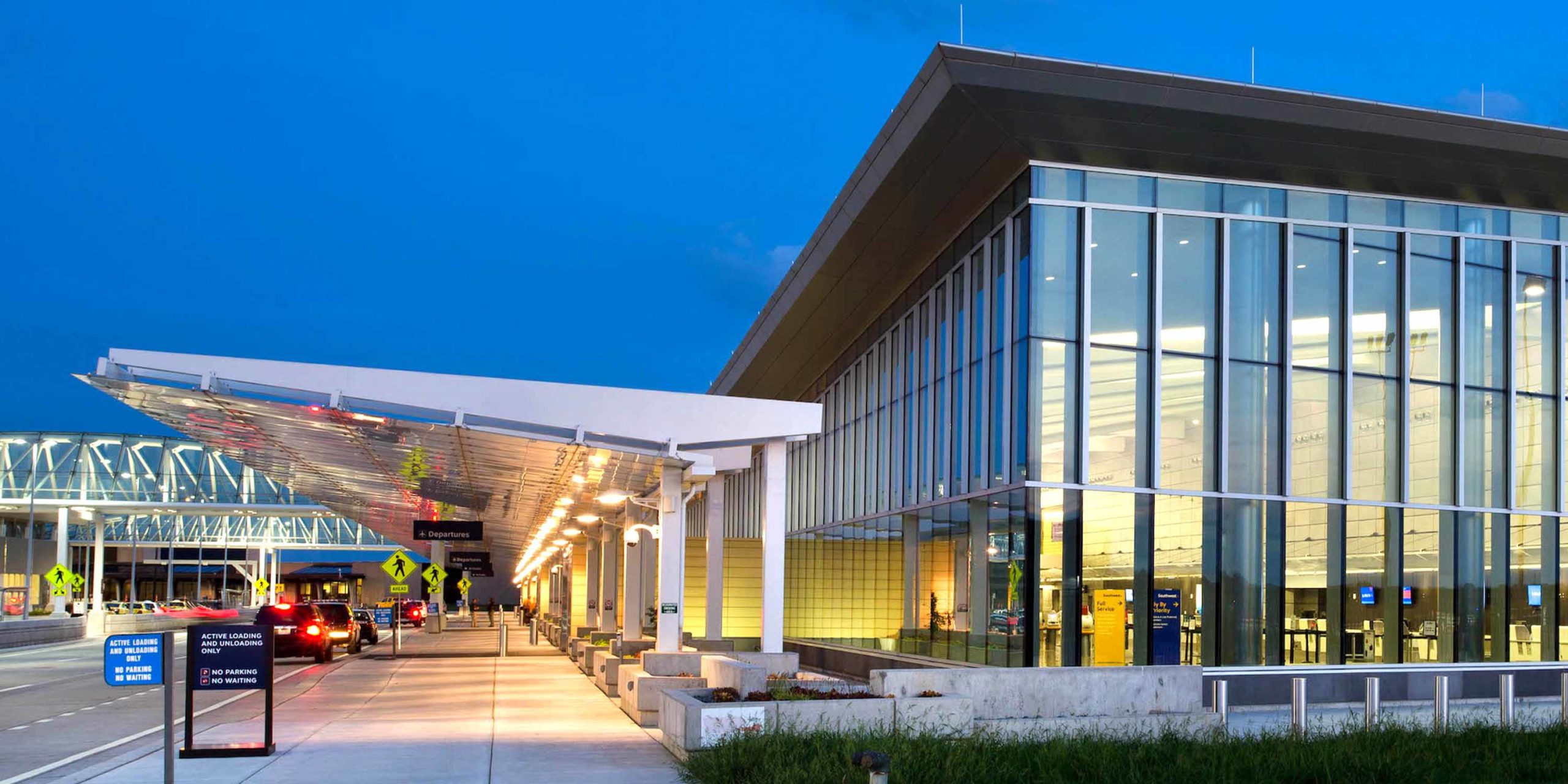 Wichita Dwight D. Eisenhower Airport: Canopy header image #5